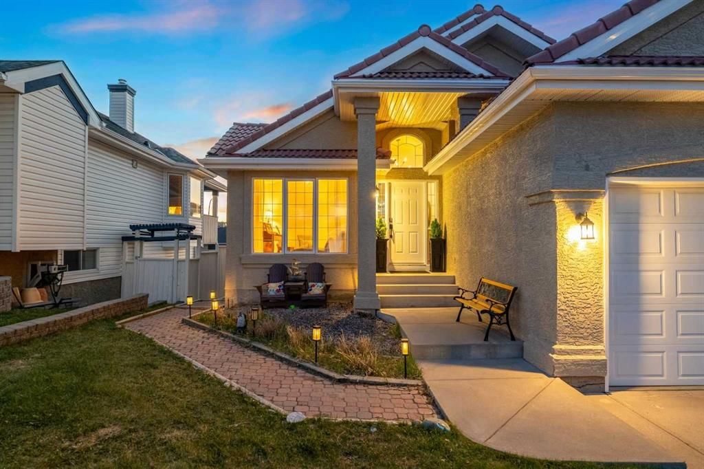 94 Edgebrook Heights NW, Calgary — main listing photo