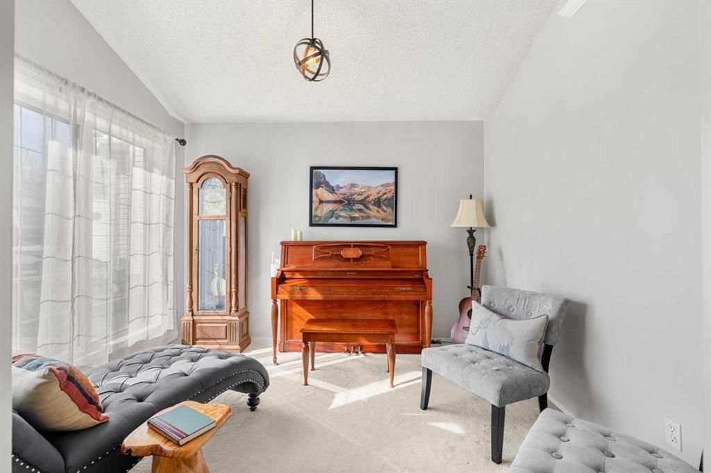 94 Edgebrook Heights NW, Calgary — photo 5 of 50