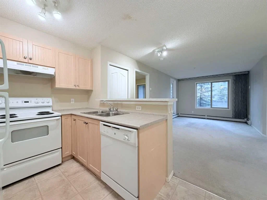 2139, 8 Bridlecrest Drive SW, Calgary — photo 4 of 29