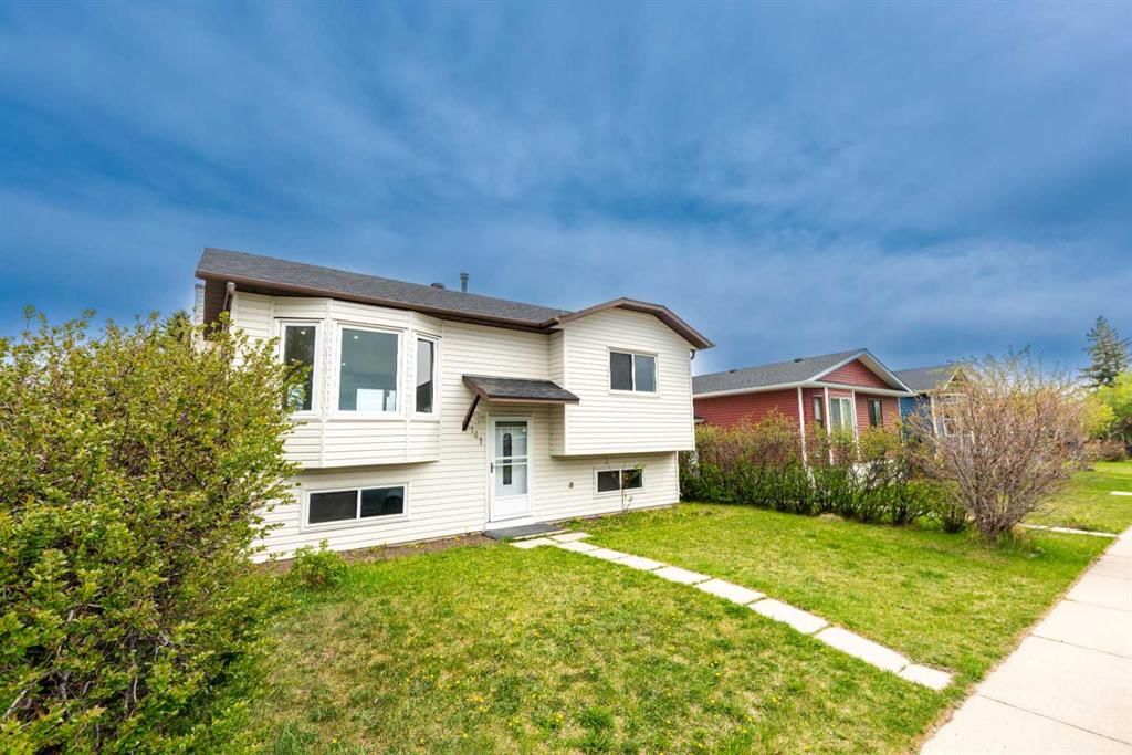 141 Falshire Close NE, Calgary — photo 3 of 41