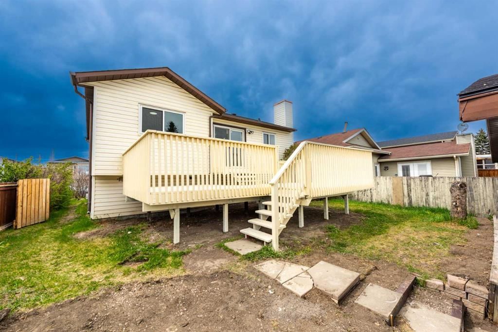 141 Falshire Close NE, Calgary — photo 5 of 41