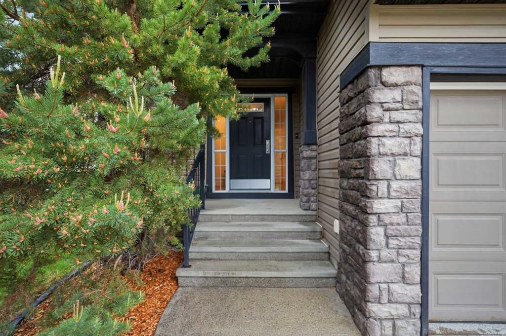 114 Cougarstone Crescent SW, Calgary — photo 4 of 50