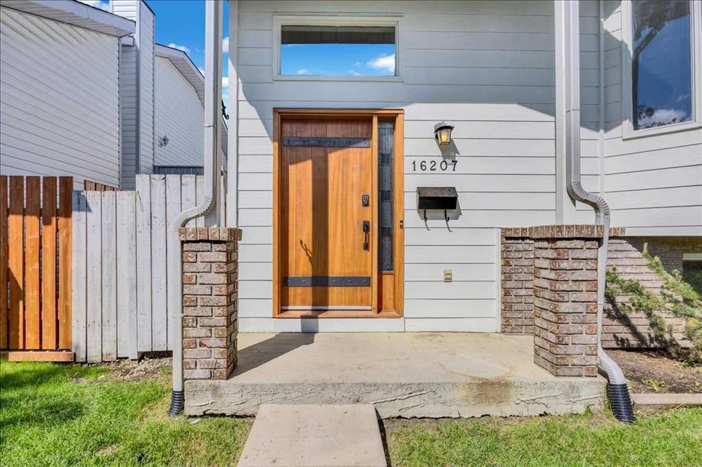 16207 Shawfield Drive SW, Calgary — photo 2 of 49