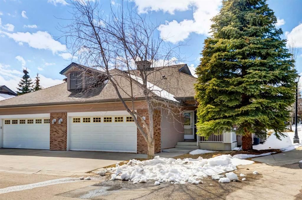 8 Straddock Villas SW, Calgary — main listing photo