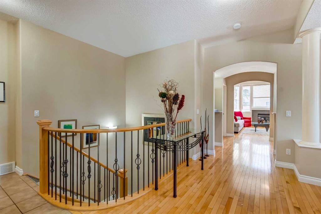 8 Straddock Villas SW, Calgary — photo 3 of 31