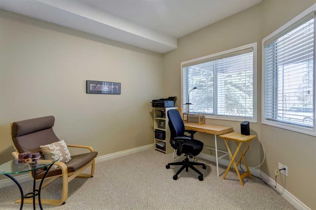8 Straddock Villas SW, Calgary — photo 5 of 31
