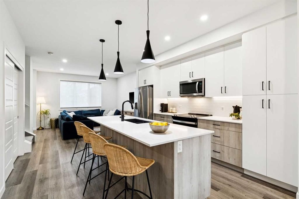 44 Creekside Boulevard SW, Calgary — photo 5 of 34