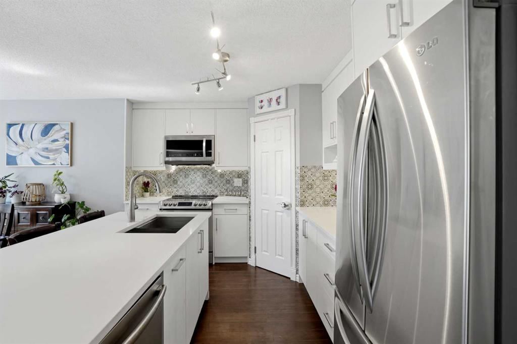 20 Somercrest Grove SW, Calgary — photo 4 of 49