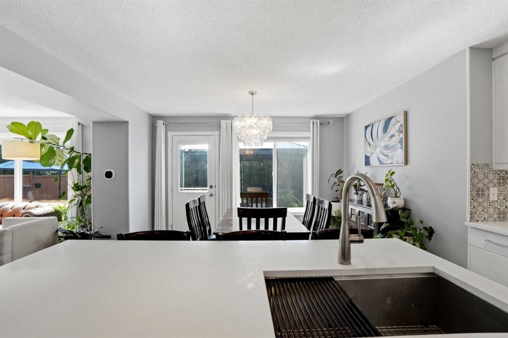 20 Somercrest Grove SW, Calgary — photo 5 of 49