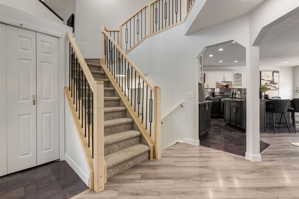 82 Hidden Ridge View NW, Calgary — photo 3 of 50