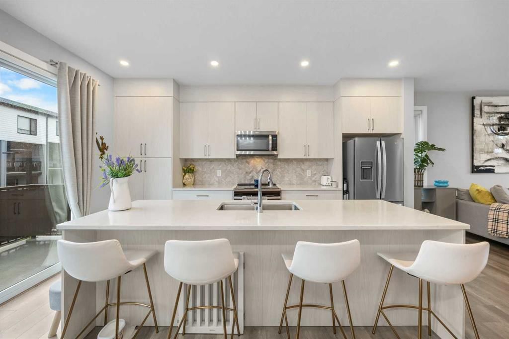605 Evanston Link NW, Calgary — main listing photo