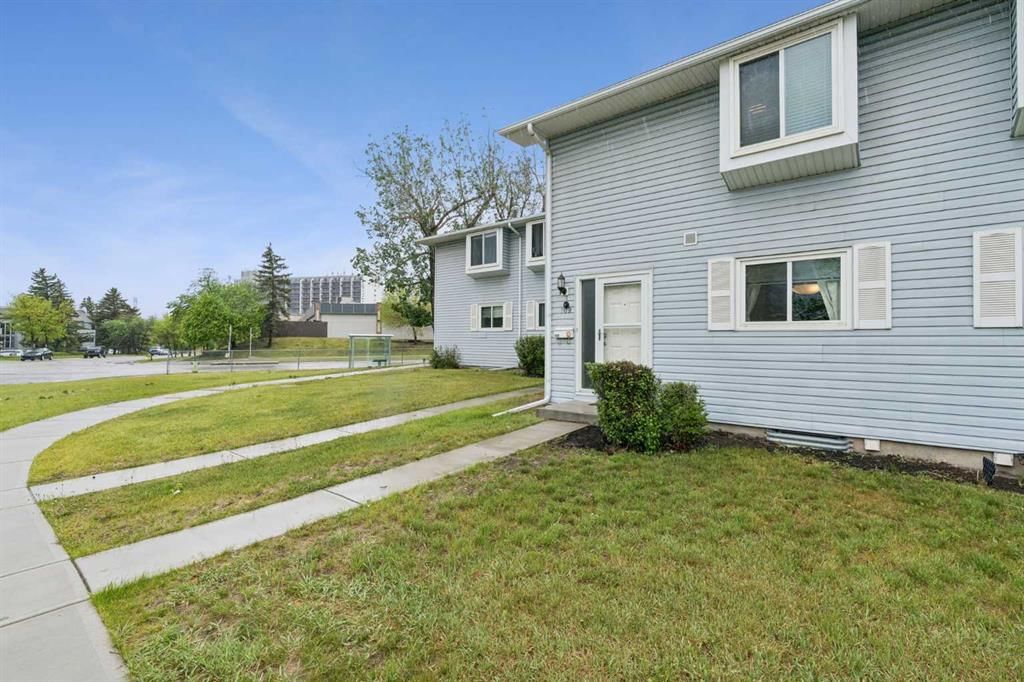 109, 4810 40 Avenue SW, Calgary — photo 2 of 23