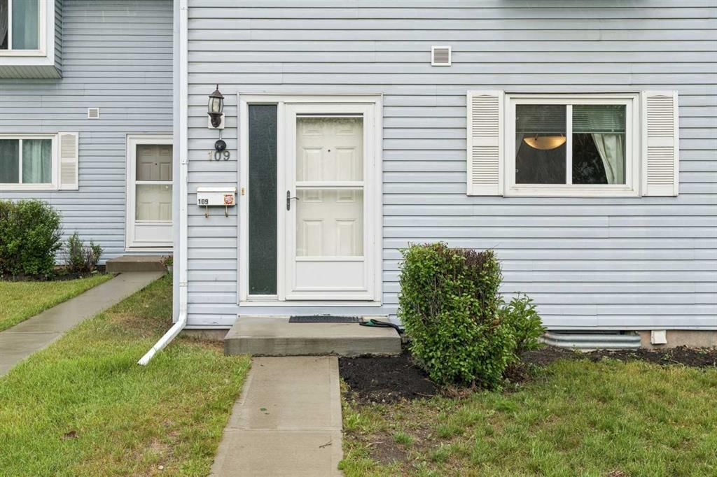 109, 4810 40 Avenue SW, Calgary — photo 3 of 23