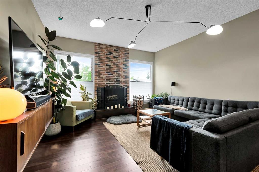 131 Deer Run Close SE, Calgary — photo 2 of 25