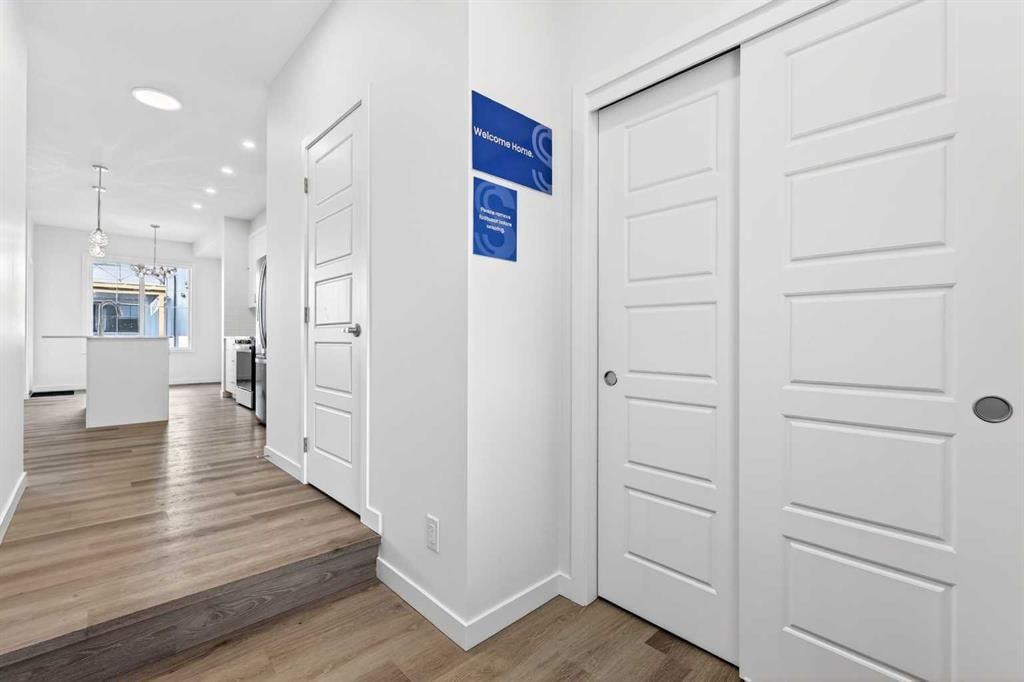 50 Creekside Way SW, Calgary — photo 4 of 40