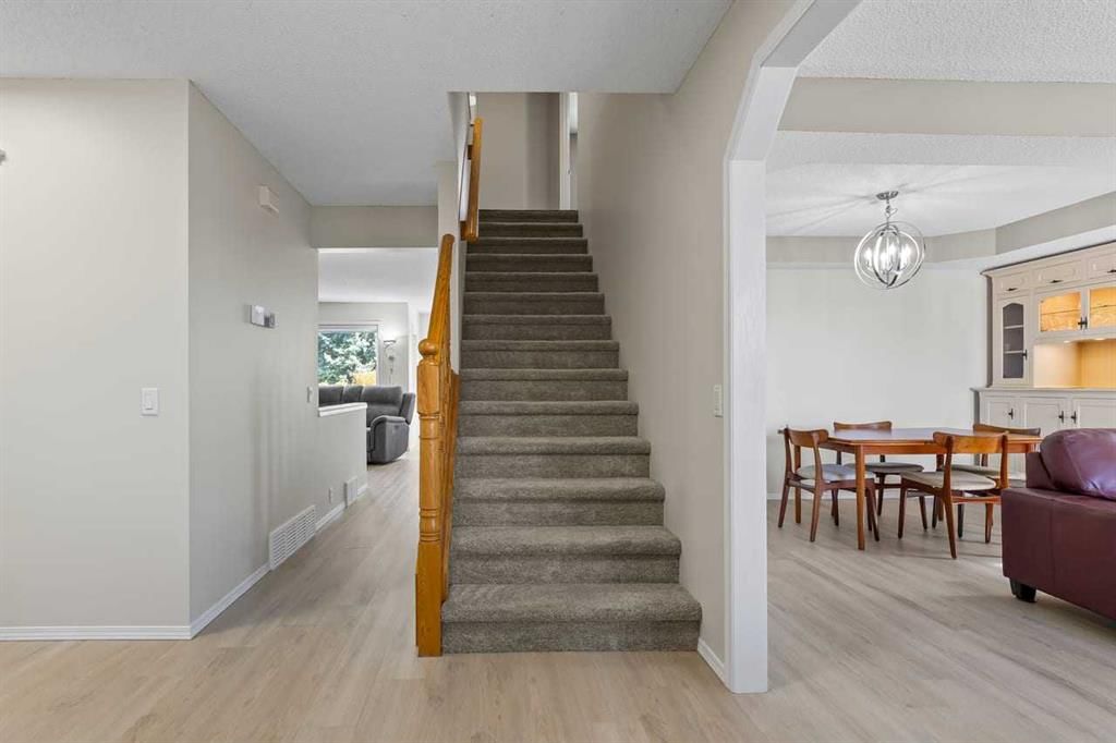 368 Sienna Park Drive SW, Calgary — photo 3 of 50