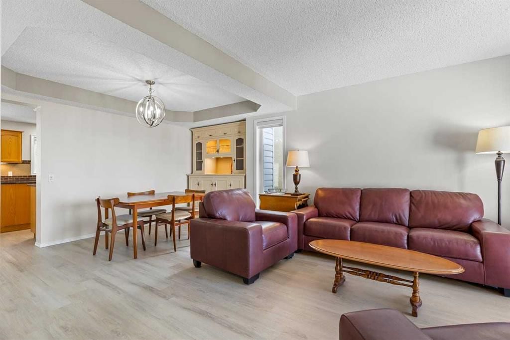368 Sienna Park Drive SW, Calgary — photo 4 of 50