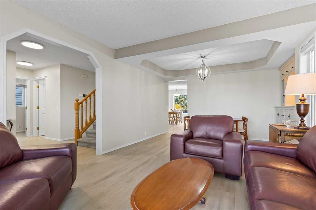 368 Sienna Park Drive SW, Calgary — photo 5 of 50