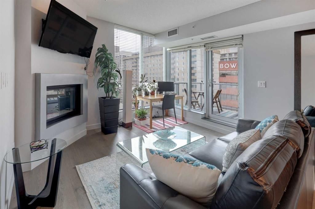 1406, 888 4 Avenue SW, Calgary — main listing photo
