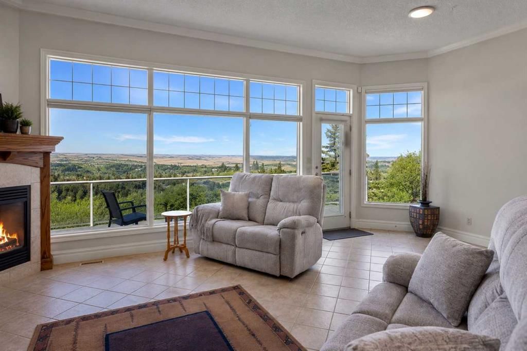 4580 Hamptons Way NW, Calgary — main listing photo