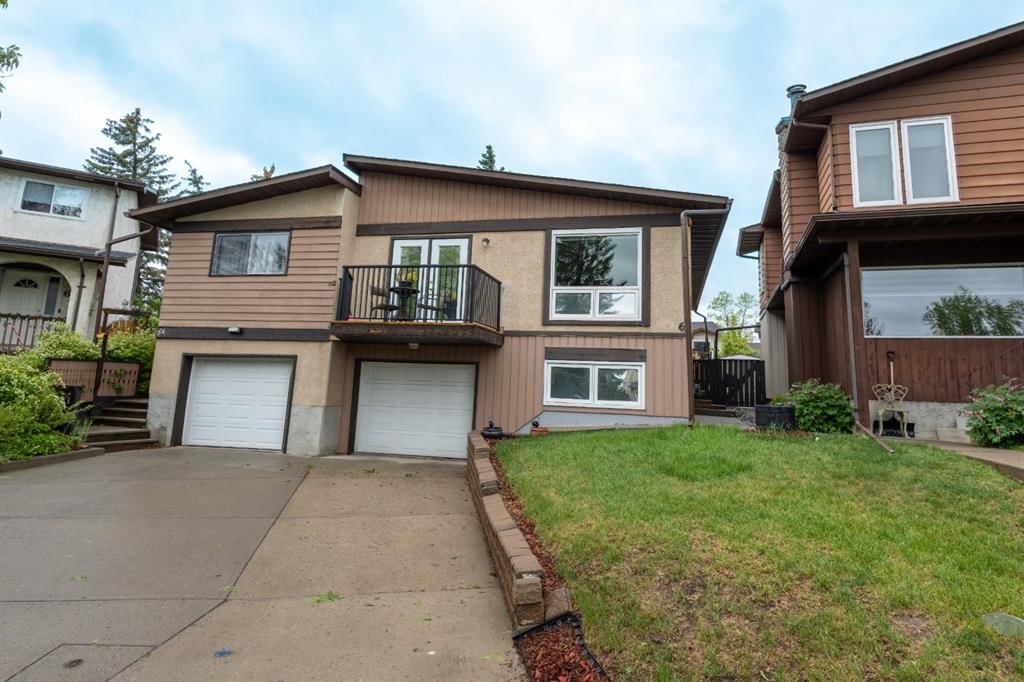 62 Berkley Close NW, Calgary — main listing photo