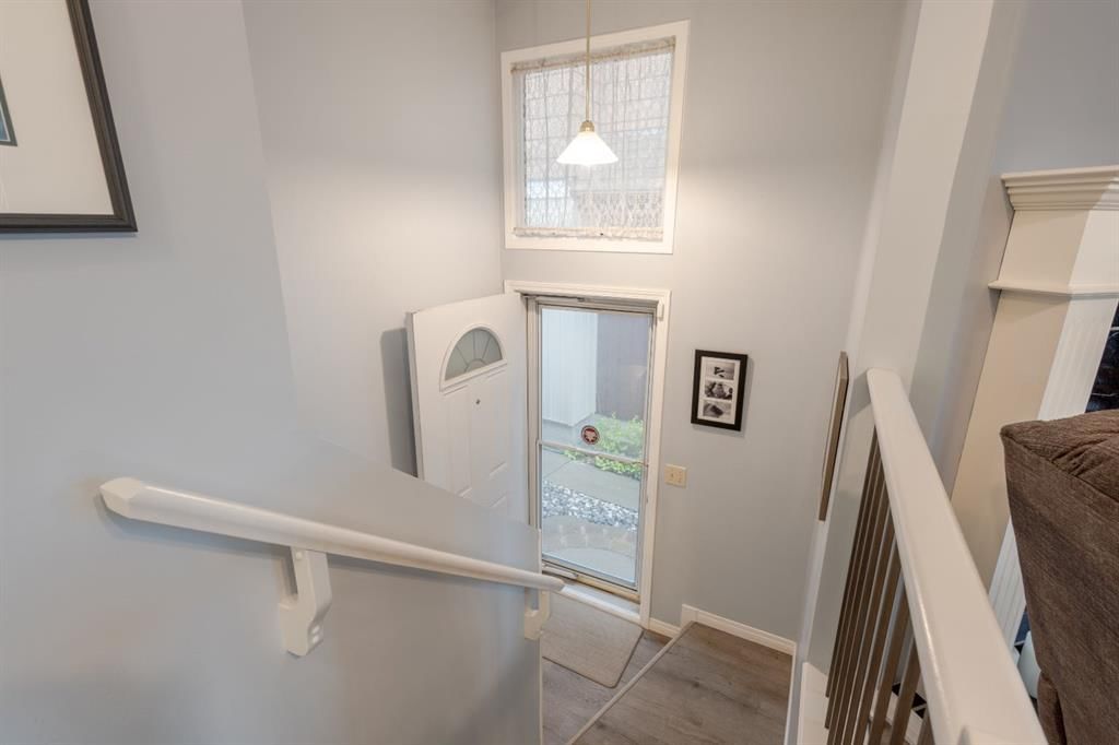 62 Berkley Close NW, Calgary — photo 2 of 21