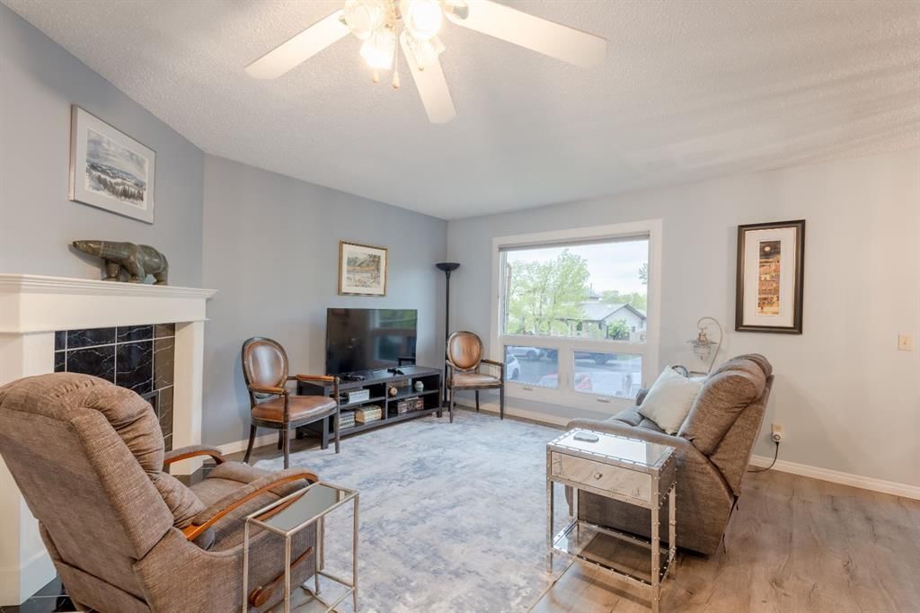 62 Berkley Close NW, Calgary — photo 3 of 21