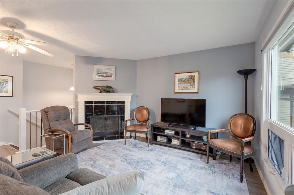 62 Berkley Close NW, Calgary — photo 4 of 21