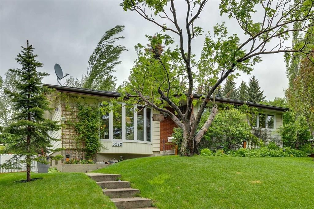 3212 Conrad Drive NW, Calgary — main listing photo