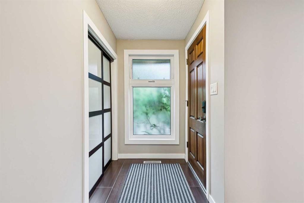 3212 Conrad Drive NW, Calgary — photo 2 of 44