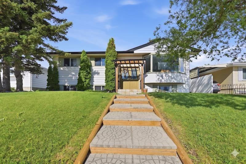 7115 Huntercrest Road NW, Calgary — main listing photo