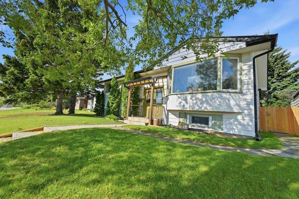 7115 Huntercrest Road NW, Calgary — photo 2 of 36