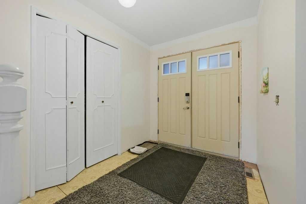 9824 19 Street SW, Calgary — photo 3 of 44