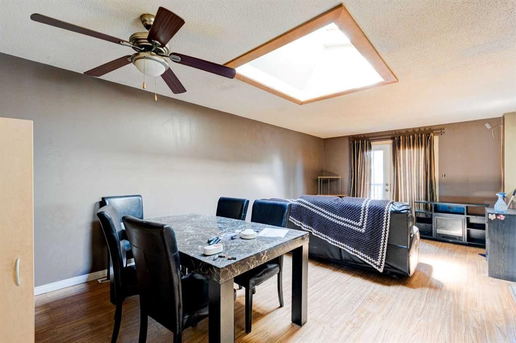 7417 35th Avenue NW, Calgary — photo 3 of 30