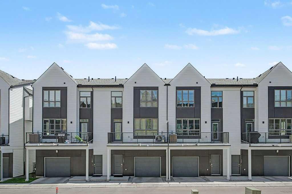 140 Sovereign Common SW, Calgary — main listing photo