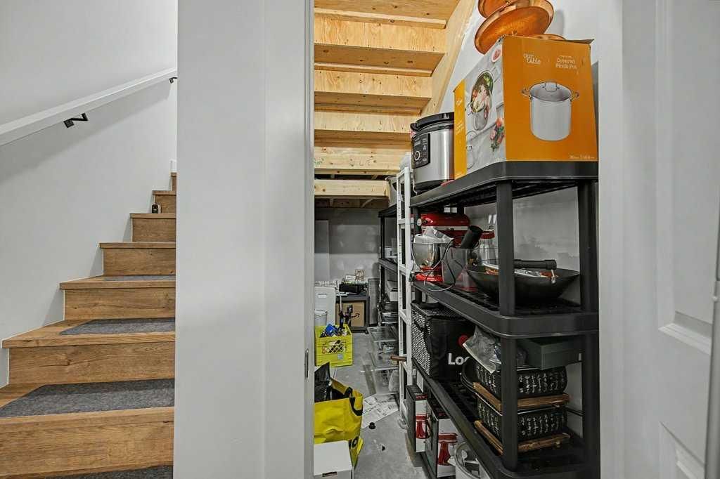 140 Sovereign Common SW, Calgary — photo 3 of 31