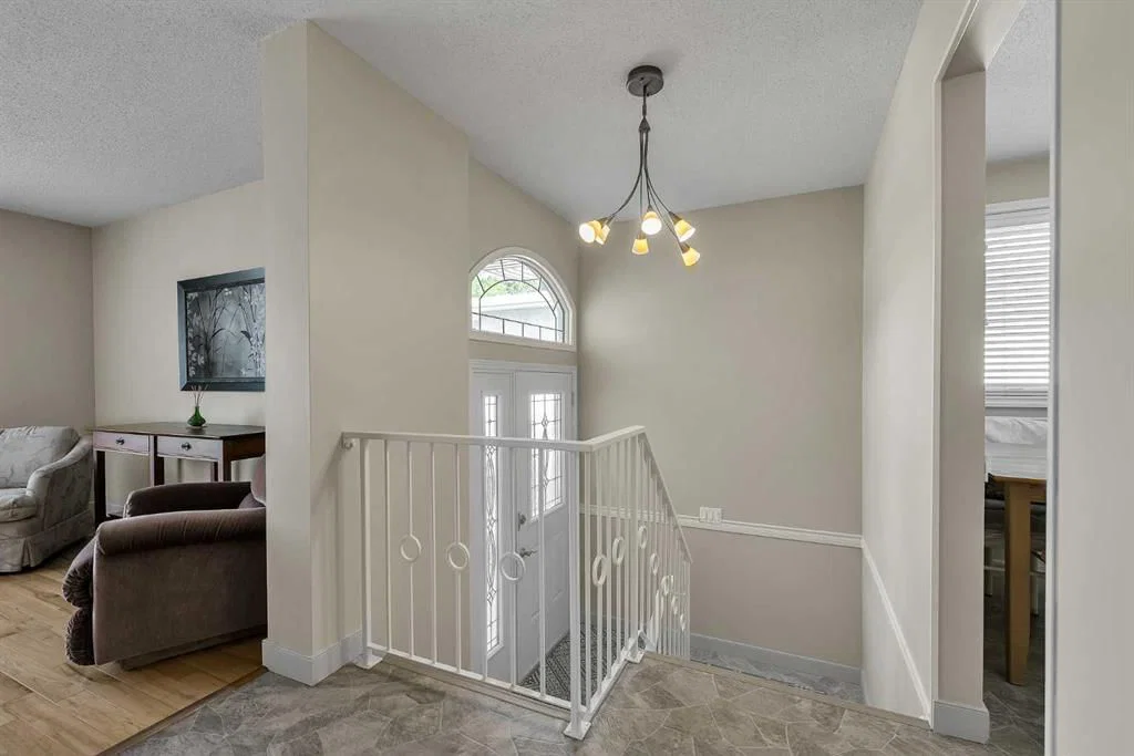 99 Huntford Road NE, Calgary — photo 3 of 38