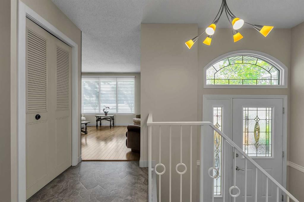 99 Huntford Road NE, Calgary — photo 4 of 38