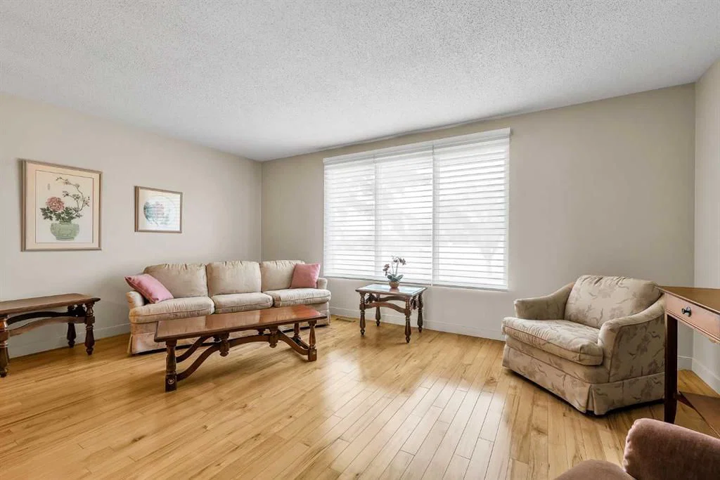99 Huntford Road NE, Calgary — photo 5 of 38