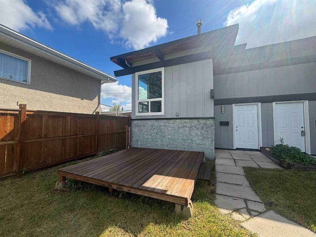 92A Queen Isabella Close SE, Calgary — photo 2 of 26