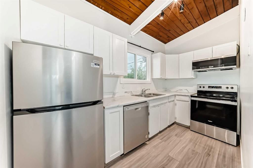 92A Queen Isabella Close SE, Calgary — photo 4 of 26