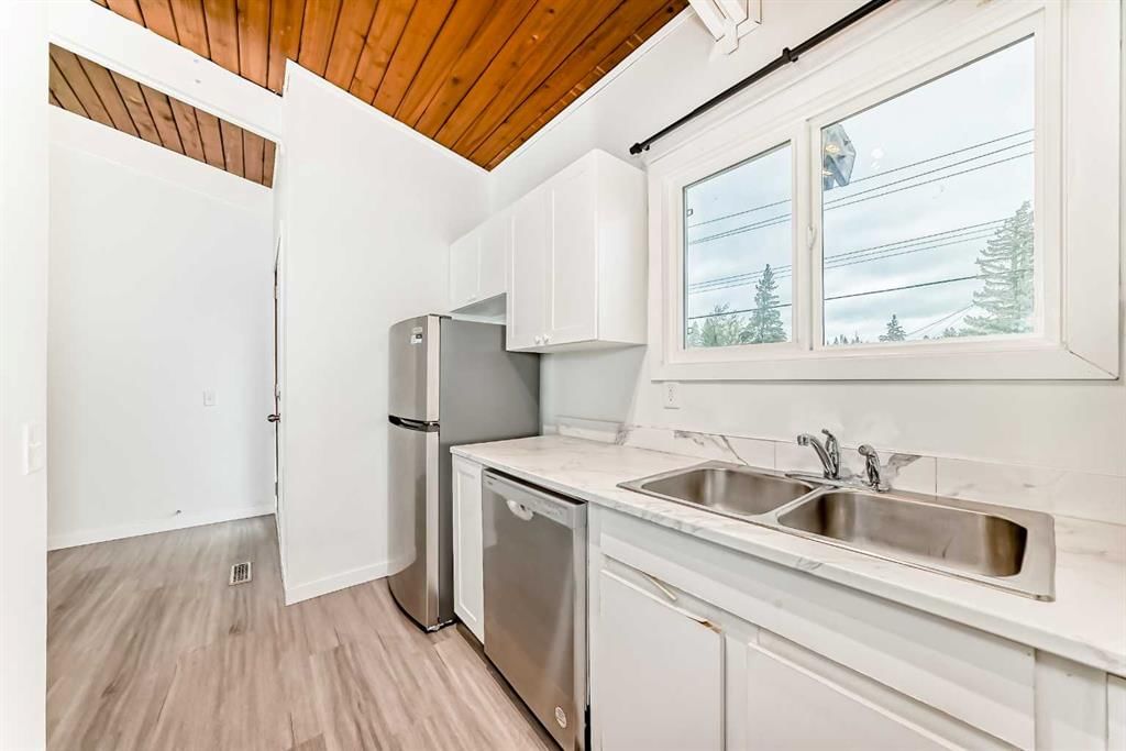 92A Queen Isabella Close SE, Calgary — photo 5 of 26