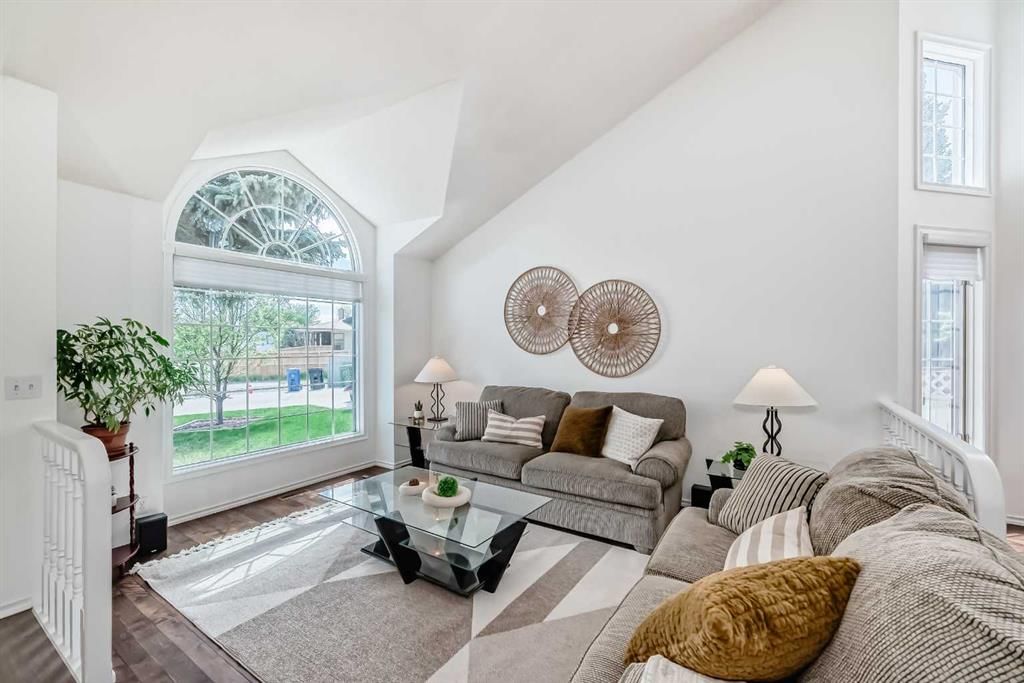 25 Silverstone Mews NW, Calgary — photo 3 of 49