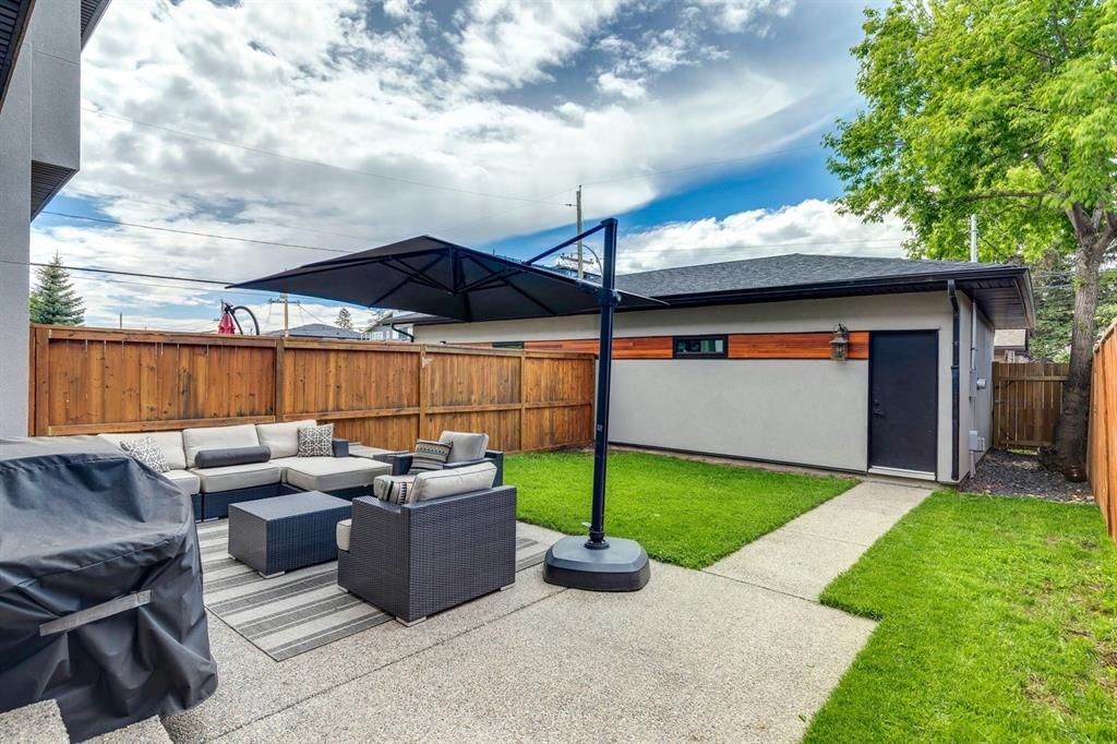 4803 19 Avenue NW, Calgary — photo 3 of 40