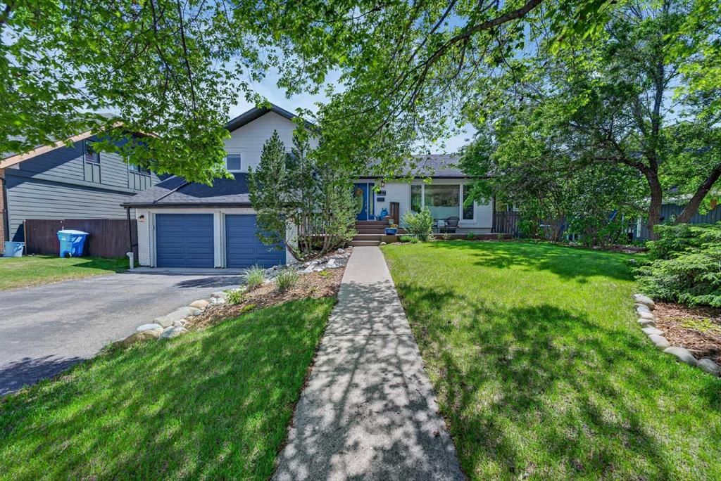27 Bow Village Crescent NW, Calgary — main listing photo