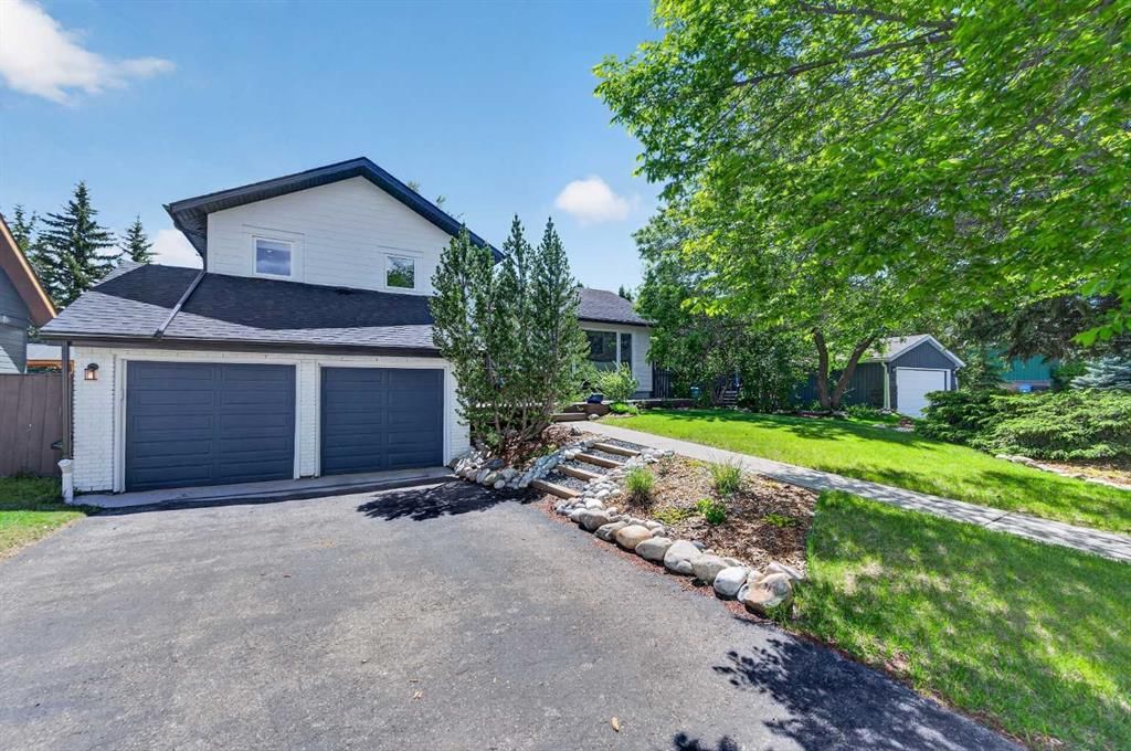 27 Bow Village Crescent NW, Calgary — photo 2 of 50