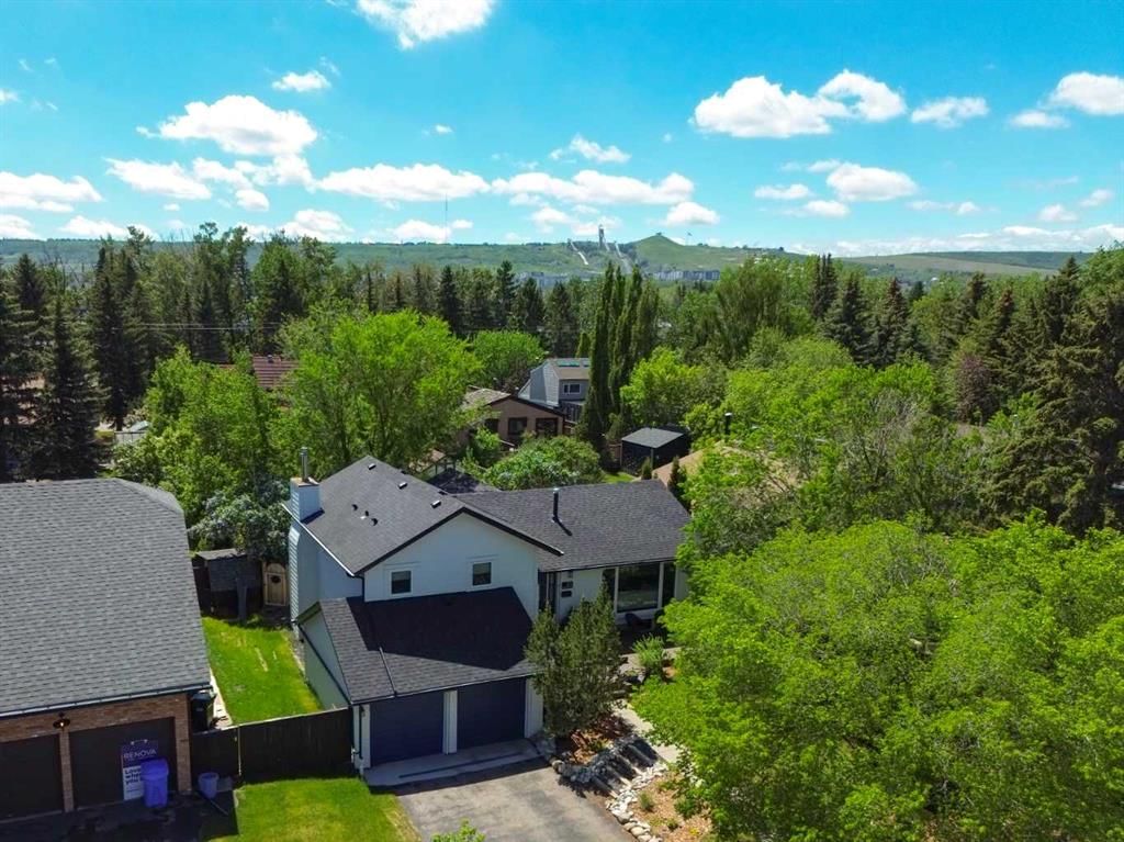 27 Bow Village Crescent NW, Calgary — photo 3 of 50