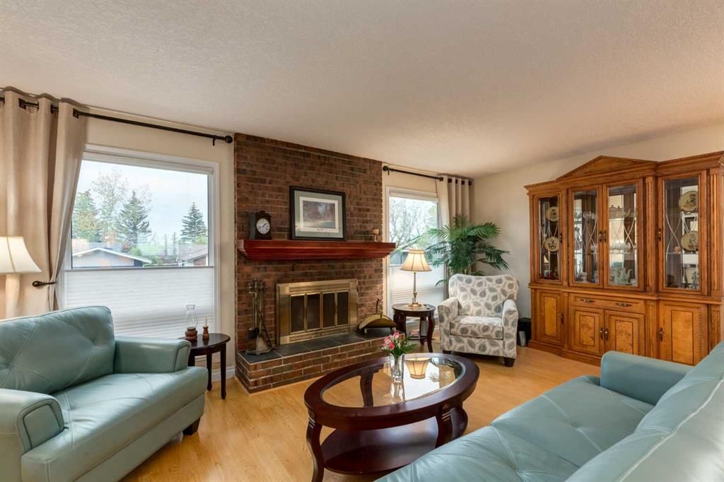 120 Silverthorn Way NW, Calgary — photo 5 of 41