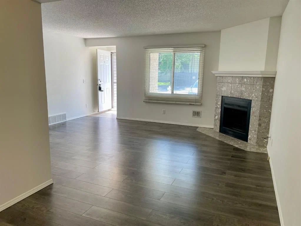 81 Cedar Springs Gardens SW, Calgary — photo 3 of 23