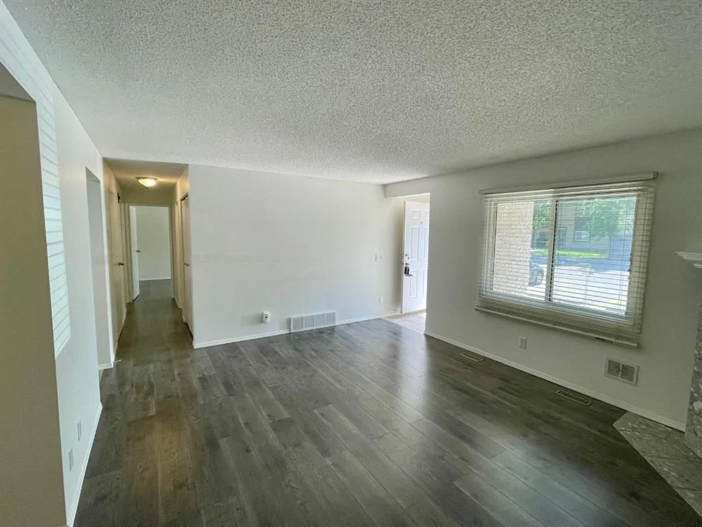 81 Cedar Springs Gardens SW, Calgary — photo 5 of 23